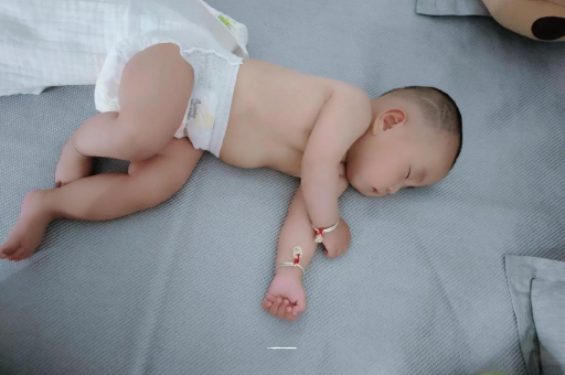 顺德六个月宝宝眼睛散光 顺德六个月宝宝眼睛散光